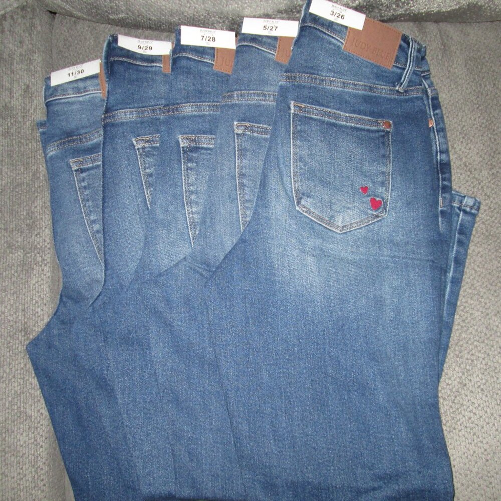 JUDY BLUE QUEEN OF HEARTS BOYFRIEND JEANS NWT - Picture 6 of 6